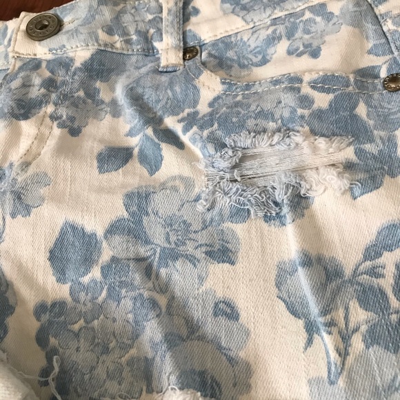 Blue floral shorts - Picture 3 of 3